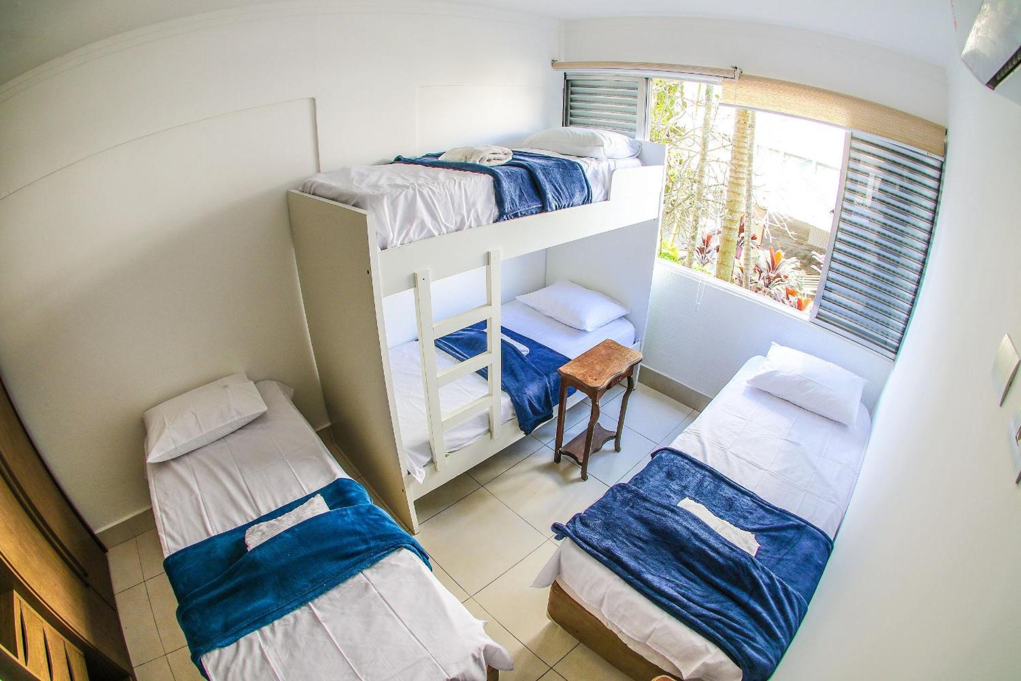 Pe Na Areia: Beachfront With Ac And Parking * Guaruja